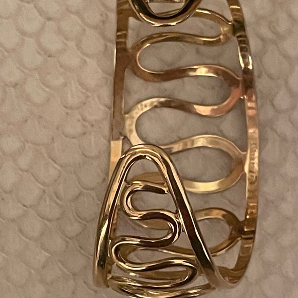 Sarah Coventry Cuff Bracelet, Open Work, Gold Tone, Signed - Picture 6 of 7